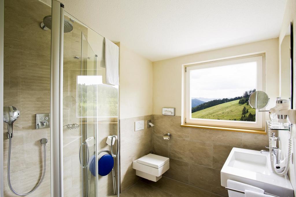 "Gutshof Lilienfein" - Medical Resort & Herbal Spa Im Suedschwarzwald فيدين المظهر الخارجي الصورة